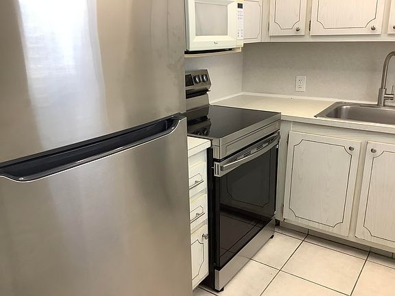 2nd image of 560 Fanshaw N #560