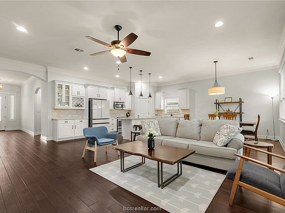 2nd image of 15631 Shady Brook Ln