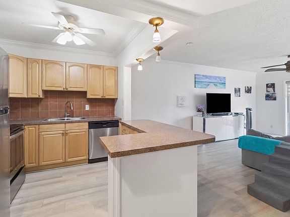 5th image of 259 S Cypress Road #506