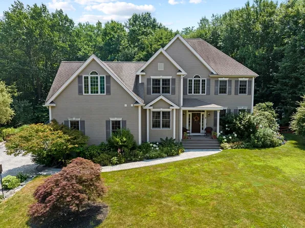 2 Homestead Dr, Medway, MA 02053