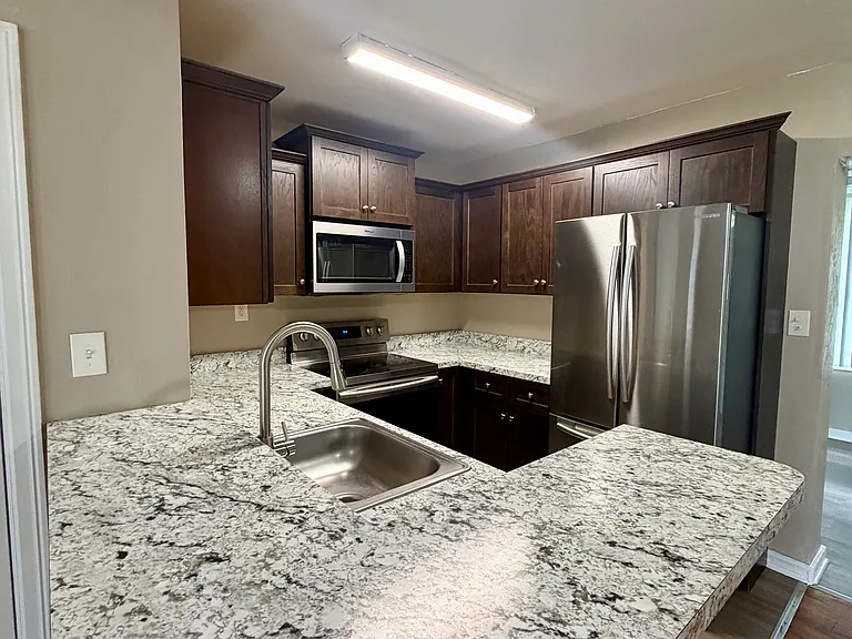 604 N Moore St — Photo 9
