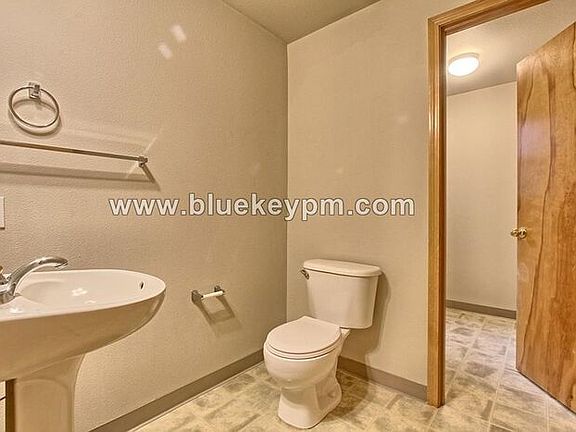 5th image of 2214 NE 137th Ct