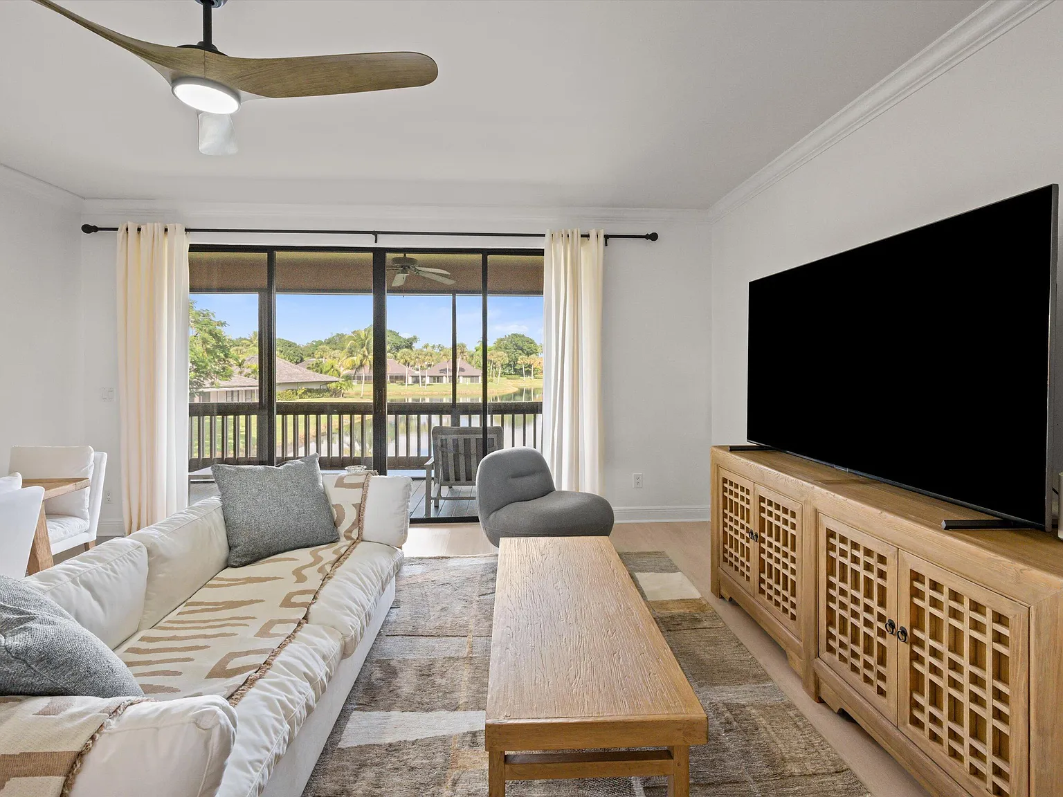 2 bed, 2.0 bath, 1350 sqft, $8,000 — Photo 4