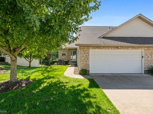 77 Falling Water Cir, Munroe Falls, OH 44262