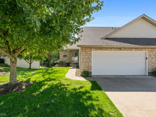 77 Falling Water Cir, Munroe Falls, OH 44262
