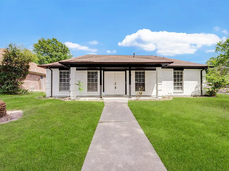 11602 Lennington Ln — Photo 1