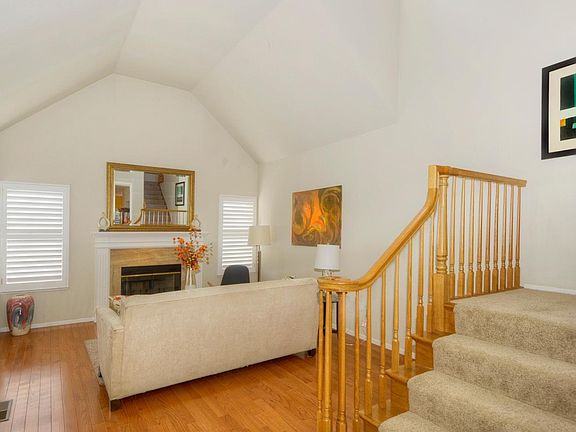 5th image of 112 Danbury Ln