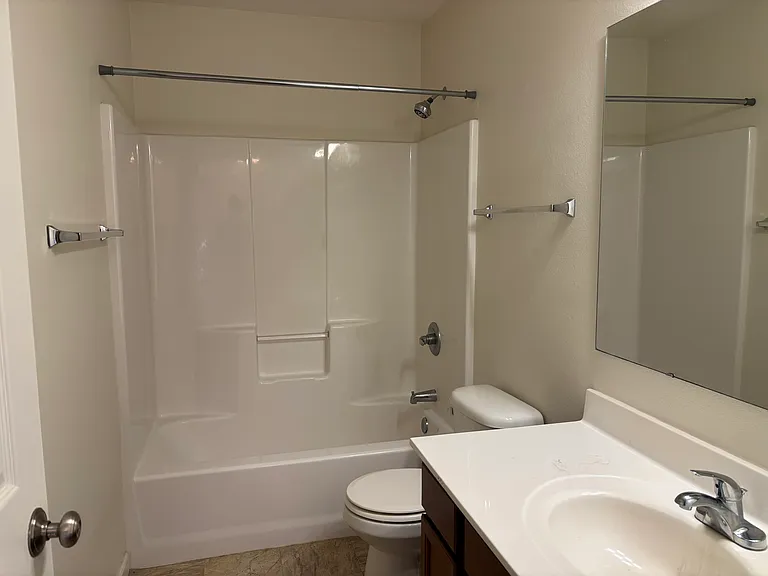 2915 Dillon Dr — Photo 4