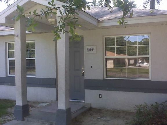 2nd image of 2757 NE 8th Ave