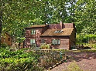 5081 Woodbridge Dr E, Bushkill, PA 18324