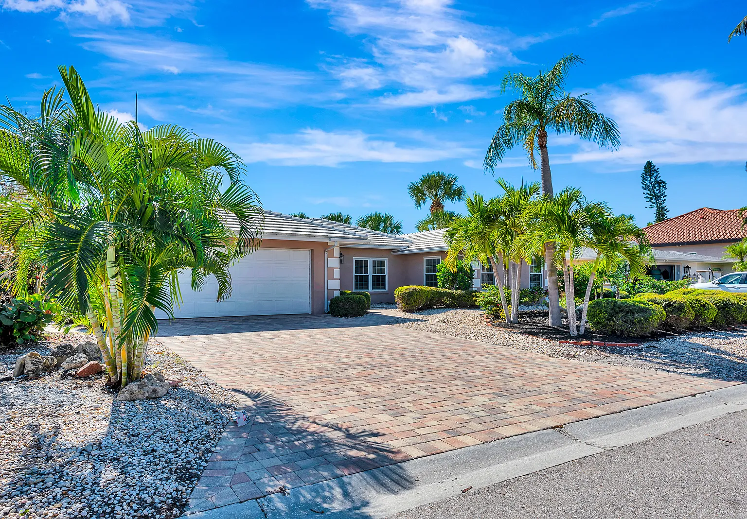 3 bed, 2198 sqft, $12,000 — Photo 4