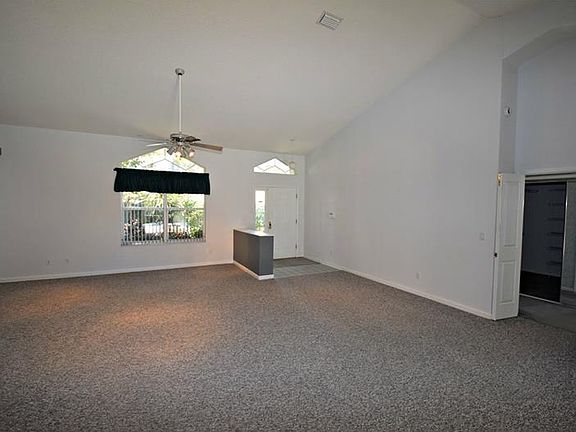 4th image of 12645 Katherine Cir