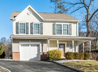 2 Pataki Farm Rd, Peekskill, NY 10566