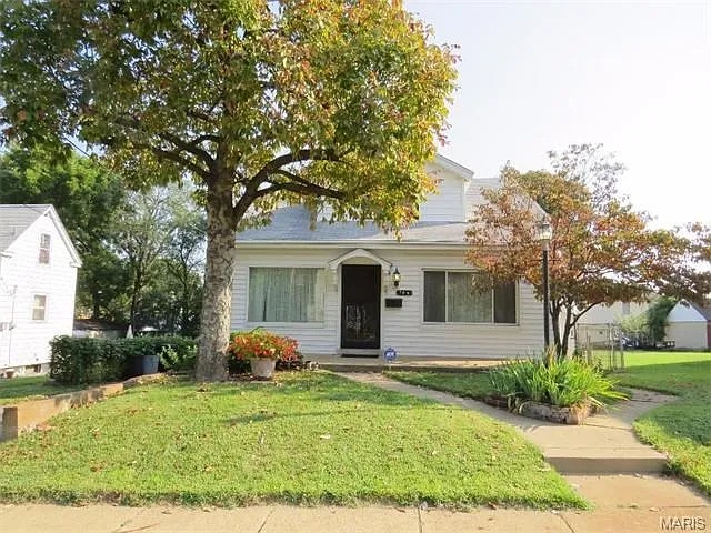 709 Hoffmeister Ave photo 1