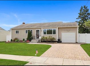 220 Plitt Ave, Farmingdale, NY 11735