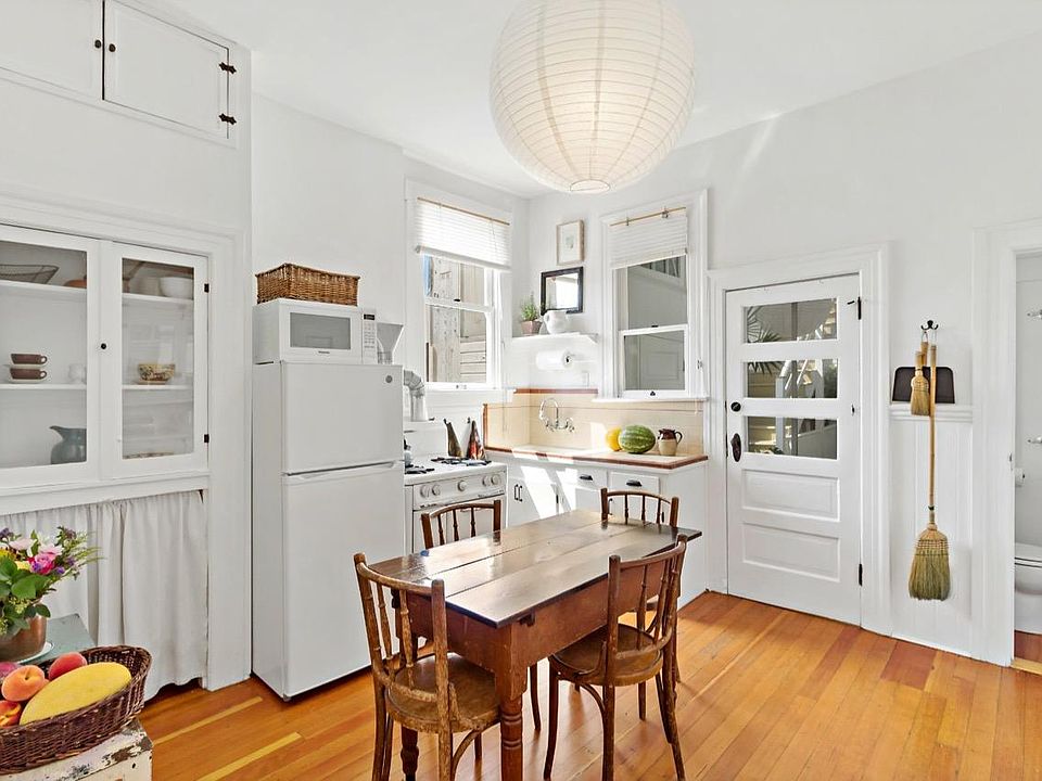 Eat in kitchen