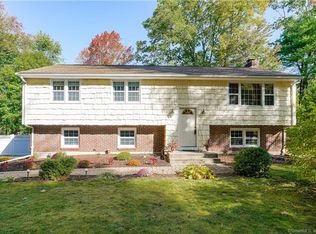 14 Chriswell Dr, Simsbury, CT 06070