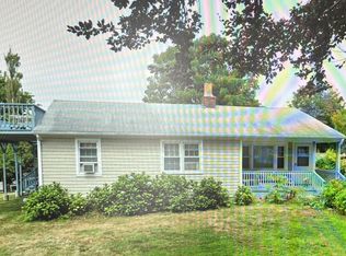 64 Hemlock Ave, Narragansett, RI 02882