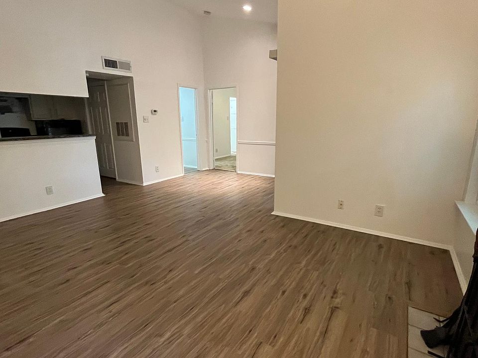 1st image of 3305 Wyndham Cres #350