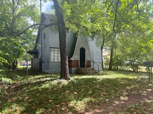 109 E Jackson St, Carterville, MO 64835