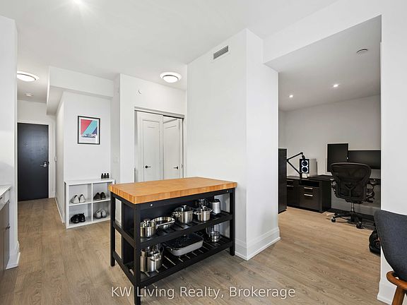 4th image of 101 Erskine Ave Unit 1703