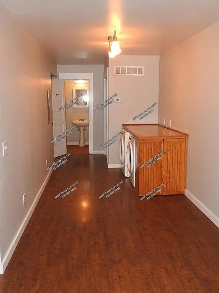 517 Holmes St — Photo 9