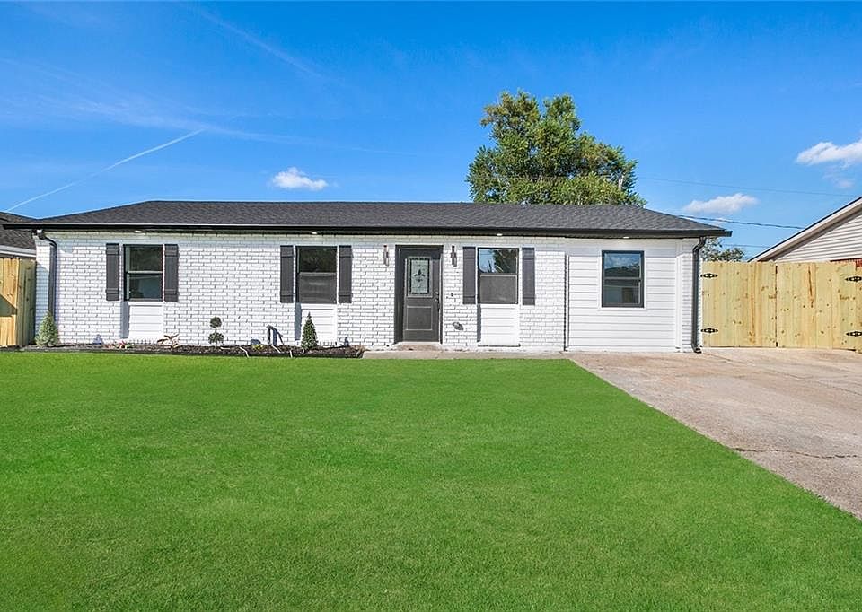 1st image of 2824 Virginia Lee Dr