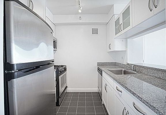 3rd image of 360 W 43rd St APT S11e