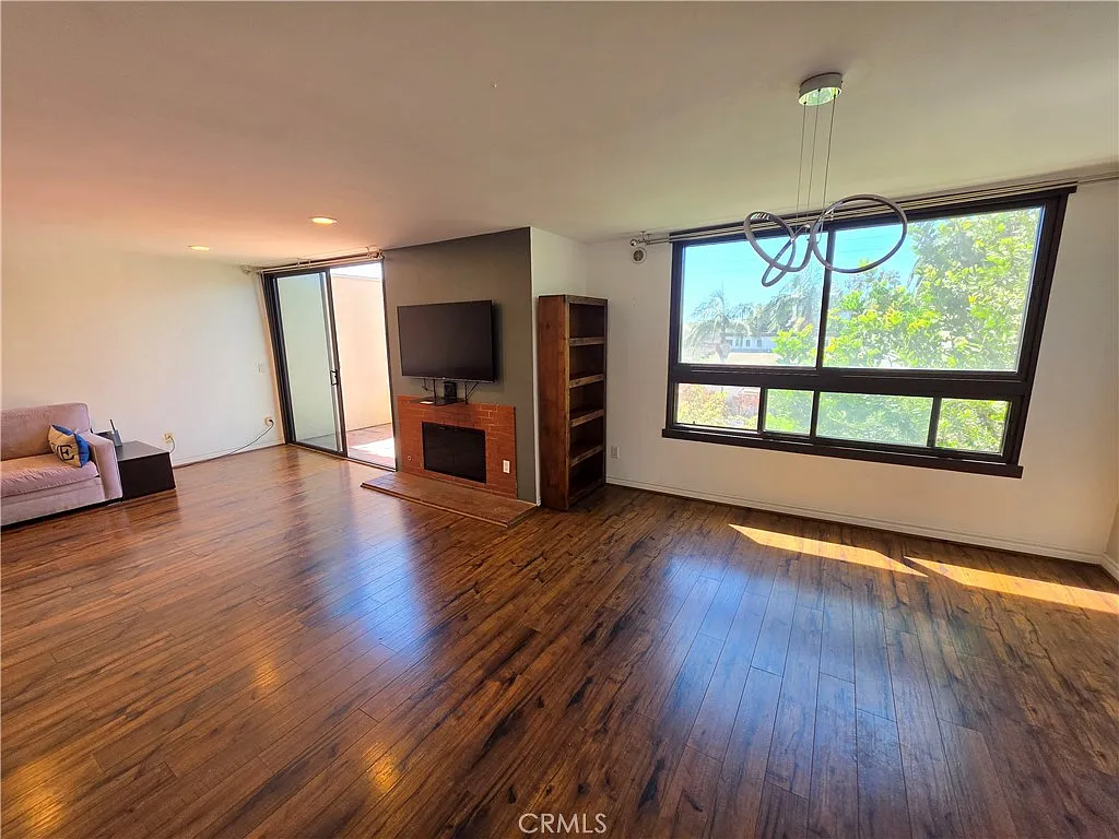 2 bed, 1754 sqft, $4,800 — Photo 2