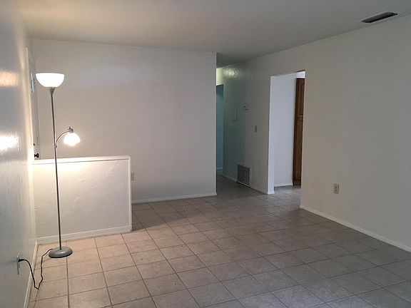 3rd image of 2041 NW 34th Ave