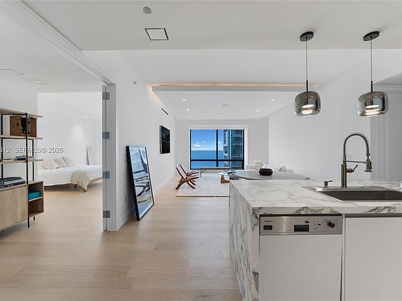 4th image of 1425 Brickell Ave APT 57A