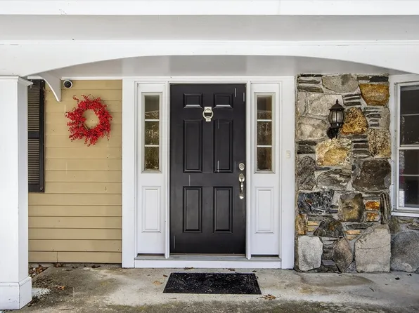 11 Smokerise Dr, Chelmsford, MA 01824