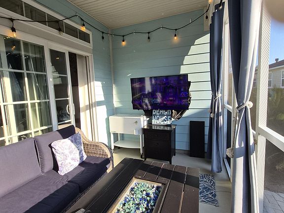 Screen room