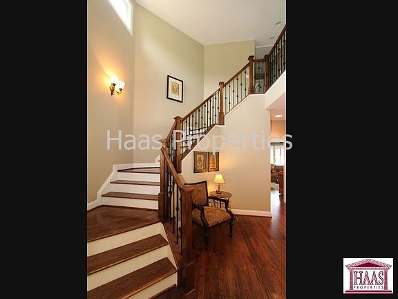 4th image of 133 Cornerstone Pl