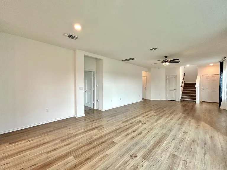 10412 Premier Park St — Photo 6