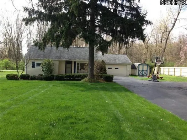 1057 Laverne Dr, Youngstown, OH 44511