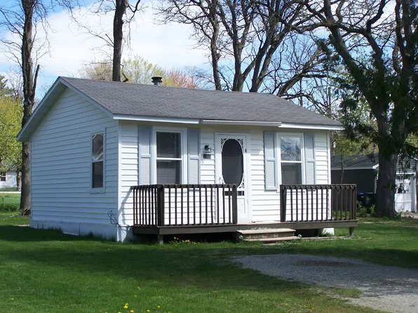 5402 Highland Dr, McHenry, IL 60050