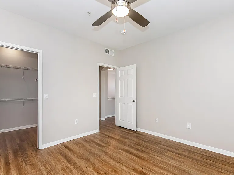 Vista Imperio Apartments — Photo 16
