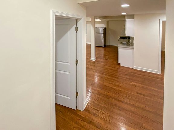 3rd image of 1831 W Leland Ave #G