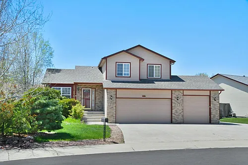 1194 Eagle Dr Photo 1