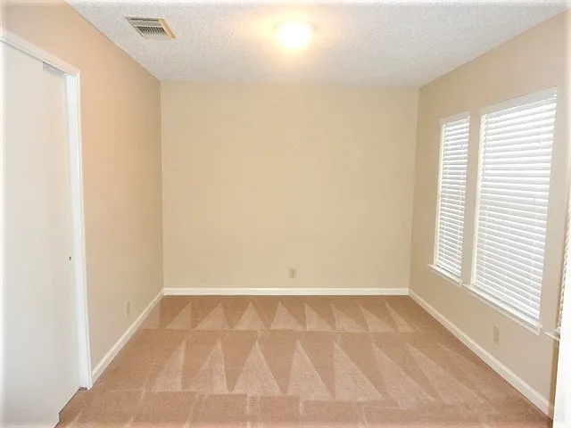 4914 Dovefield Dr — Photo 7