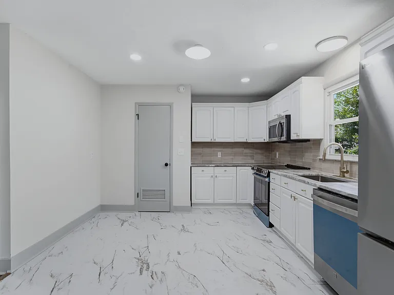 7138 Craig St — Photo 3