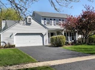 2261 Clover Ln, Geneva, IL 60134