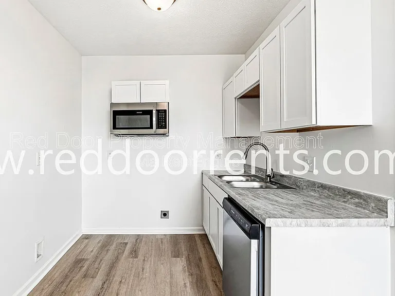 389 S Main St #D — Photo 4