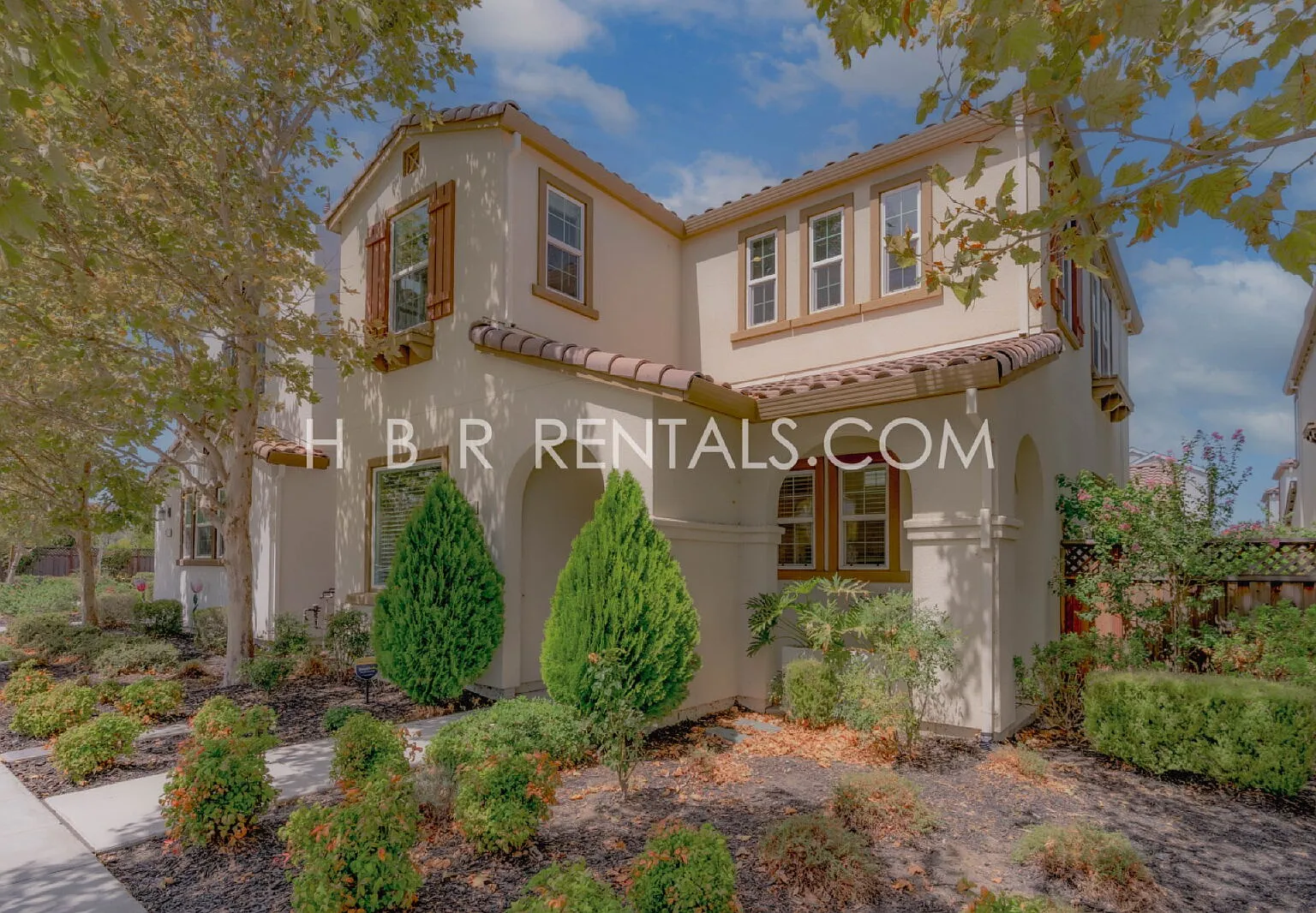 4 bed, 3.0 bath, 2100 sqft, $2,950 — Photo 2