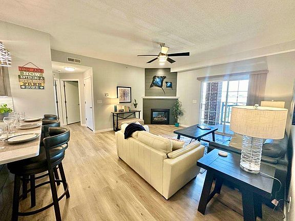 2nd image of 460 Bradley Pl Unit 8