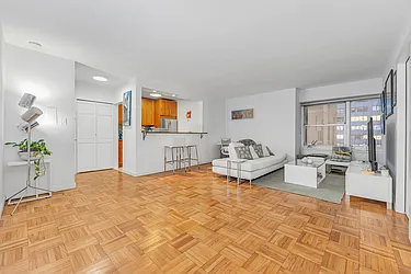 118 East 60th Street #10A image 1 of 12