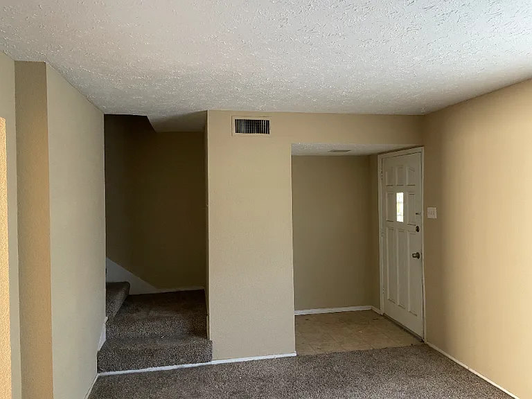 28 W Creek Ln #28 — Photo 9