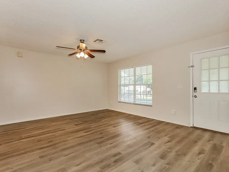 37340 Carter Ave — Photo 3