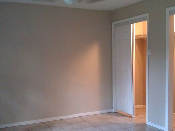 5th image of 3725 White Oak Dr